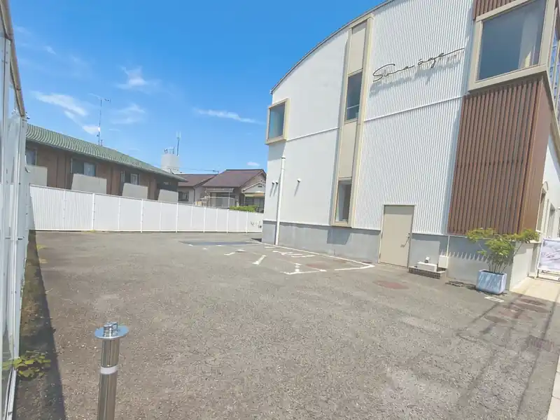 店舗のすぐ横にある駐車場